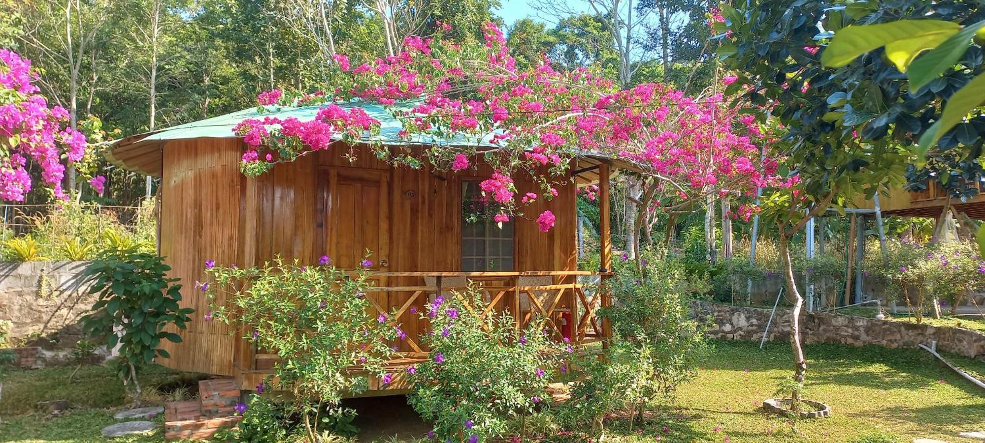 Phu Quoc Valley Sen Bungalow Exterior foto